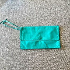 M0851 | Clutch/Wristlet